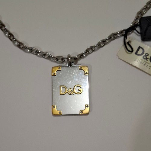 Collana con ciondolo etichetta