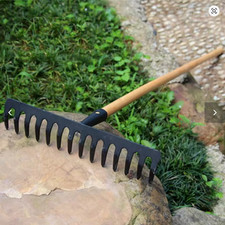 Rastrello agricolo per