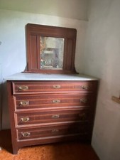 Antico comò con specchiera in legno massello e marmo