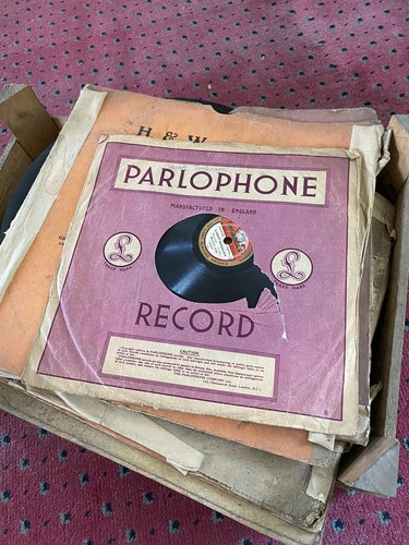 Gramophone records very old - records,