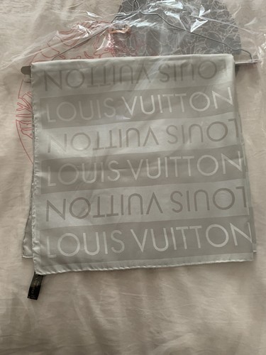 Foulard louis vuitton - louis,