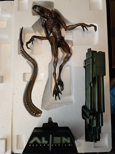 Alien resurrection polystone - alien,