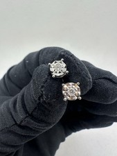 orecchini punto luce in oro 18 K e diamanti 