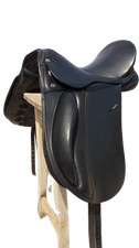Sella da dressage nera in pelle con set di finimenti, briglia abbinata,...