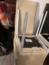 tavolo da cucina con sedie