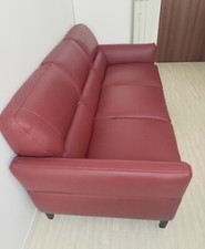 Divano tre posti in ecopelle Serie Calore di colore bordeaux di Divani e Divani