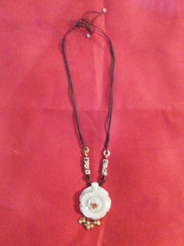 Collana lunga con - rosa, in