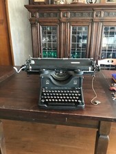 Macchina da scrivere Olivetti