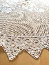 tovaglia rotonda all'uncinetto fatta a mano