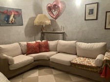 ampio divano angolare usato