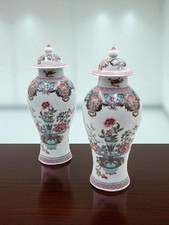 Coppia di vasi in porcellana con coperchio, SAMSON