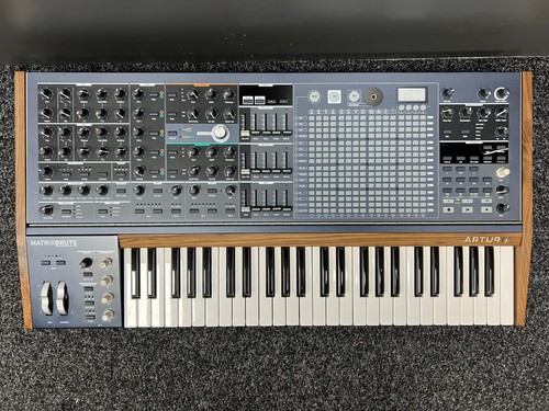 Matrix brute sintetizzatore - matrix,