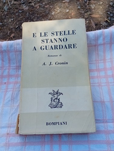 Stelle stanno a guardare - e, le