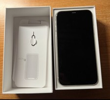 Apple iPhone 11 - 64GB -