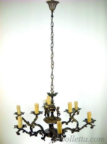 Vecchio lampadario - , in
