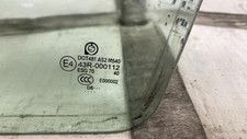 Vetro laterale fisso anteriore