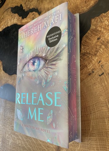Release tahereh mafi - me,