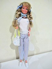 SKIPPER EN TENUE DE JOUEUSE DE