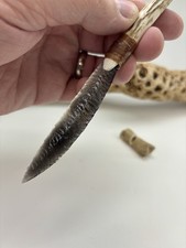 Coltello a scaglie in pietra