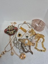 Lot Bijoux Vintage et/ou Ancien Fantaisie Couleur Doré