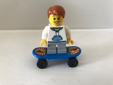 LEGO City: Bambino, Felpa con Cappuccio Bianca, Gambe Grigie e Capelli Arancioni, 8403, twn112