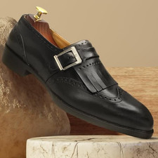 Scarpe monaco nere fatte a