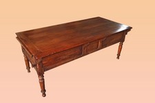 Antico tavolo rustico con