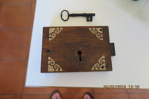 Vendo serratura porta chiesa