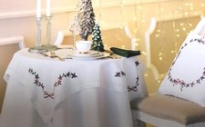 CENTROTAVOLA RICAMATO CON GIRO