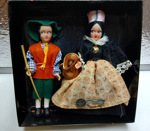 Coppia bambole souvenir - di,