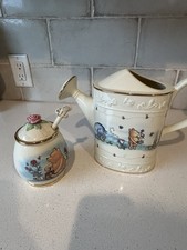 Annaffiatoio e vaso miele