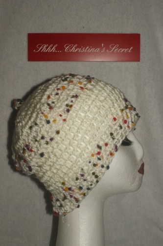 Cappello nuovo con etichetta