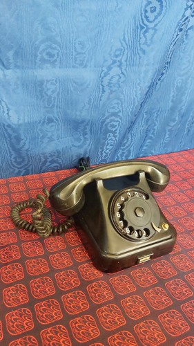 Vecchio telefono nero - nero, vintage