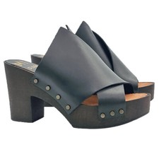 Zoccoli neri con fasce in