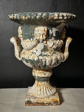 Antico Vaso in Ghisa