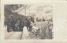 AUTOMEZZO MILITARE SFONDATO IL PARAPETTO RESTA IN BILICO SU LO STRAPIOMBO