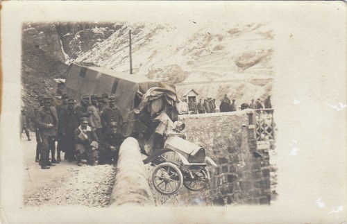 Automezzo militare sfondato - automezzo, il