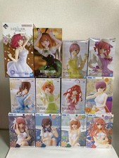 Set di figure di cinque spose
