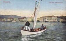 30-69) CARTOLINA TRIESTE RIVA MANDRACCHIO ANIMATA PESCATORE ARPIONE VIAGGIATA