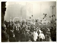 1938 MILANO Benedizione dei piccioni viaggiatori in piazza DUOMO *Fotografia