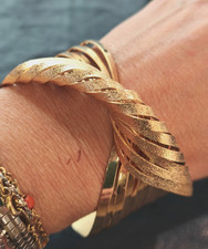 bracciale di design dorato