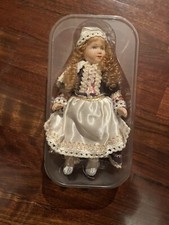 Bambola Di Porcellana Collezione Dal Mondo Fabbri Editori