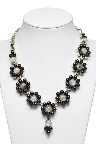 Collana floreale pietra - , di