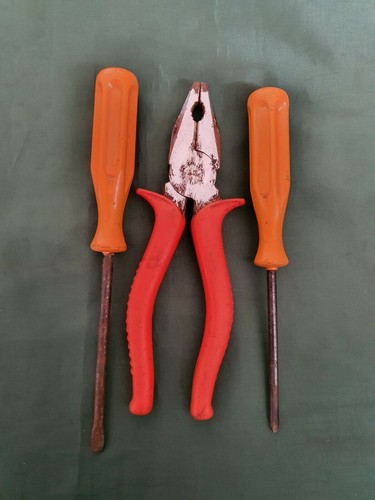 Pliers screwdriver adapt
