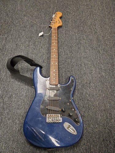 Squier stratocaster fender - by,