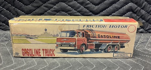 Camion cisterna benzina motore