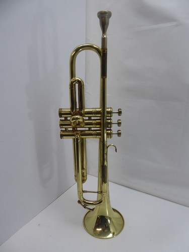 Vecchia tromba acustica con - vecchia,