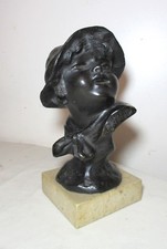 antica statua busto bambino