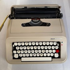 macchina da scrivere olivetti