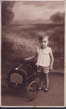 cartolina fotografica BAMBINO con AUTOMOBILE / AUTOMOBILINA A PEDALI (1)